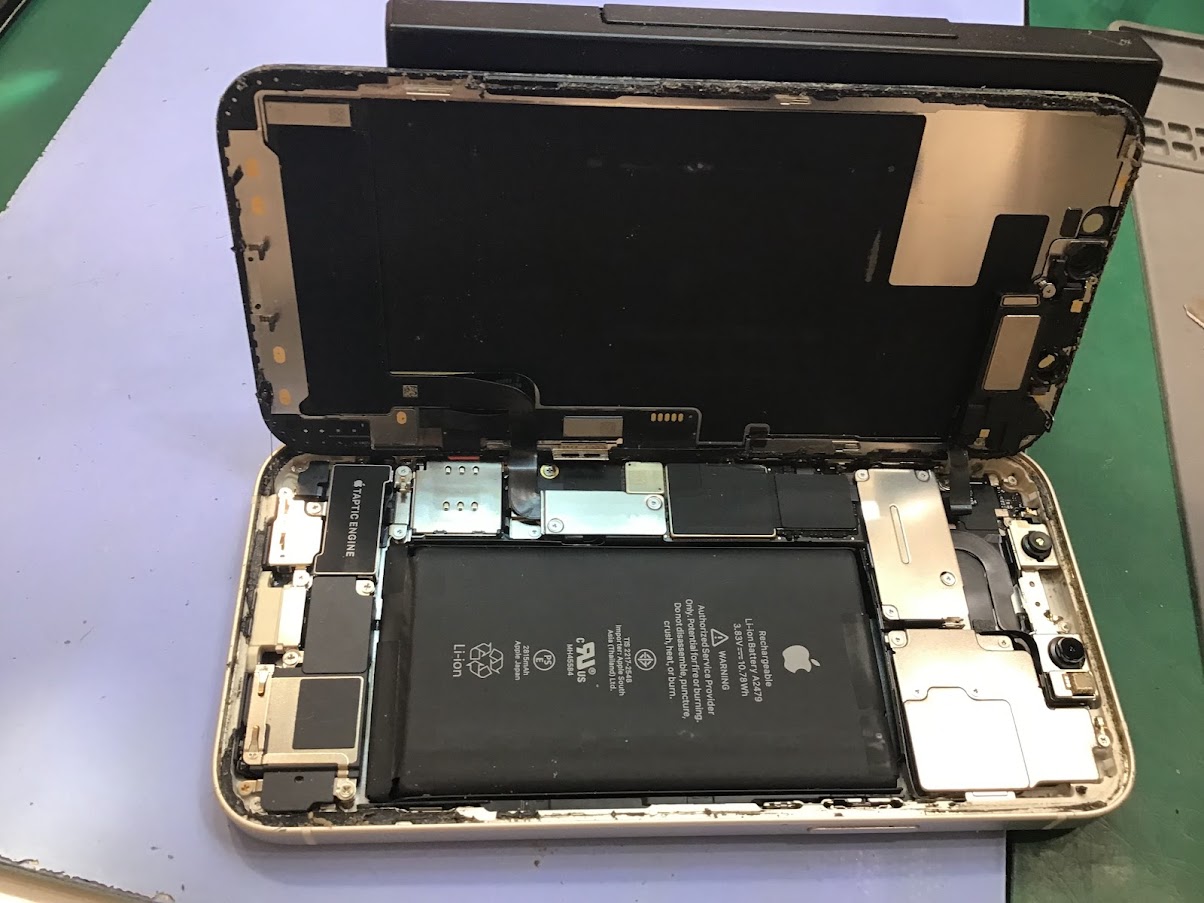 iPhone12のバッテリー交換ならデータそのまま修理可能なスマホ修理工房港北TOKYU S.C.店へ！